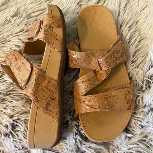 Vionic Shoes - Kyla VIONIC size 7 Gold Sandal